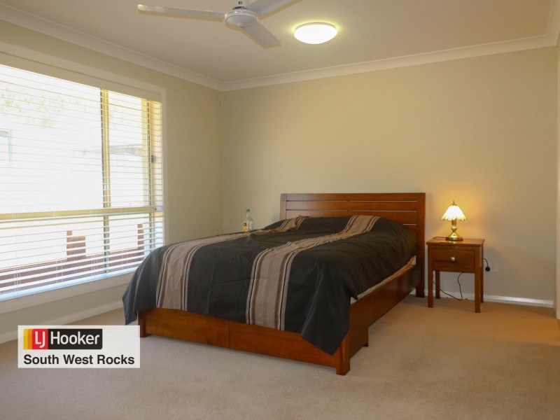 8 Rosedale Avenue, South West Rocks NSW 2431