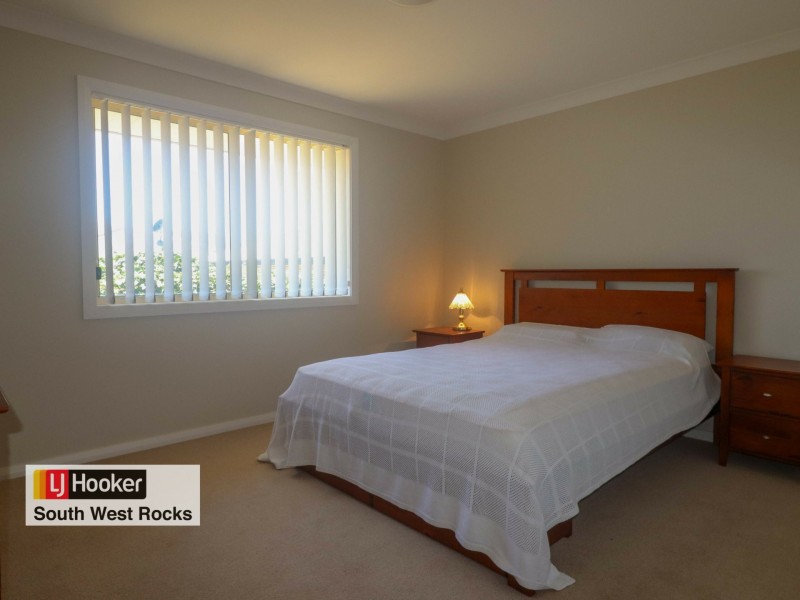 8 Rosedale Avenue, South West Rocks NSW 2431