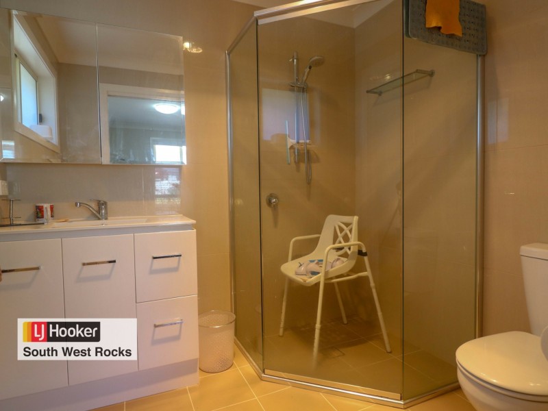 8 Rosedale Avenue, South West Rocks NSW 2431