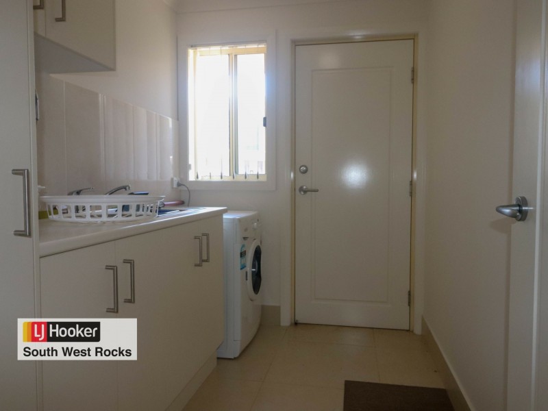 8 Rosedale Avenue, South West Rocks NSW 2431