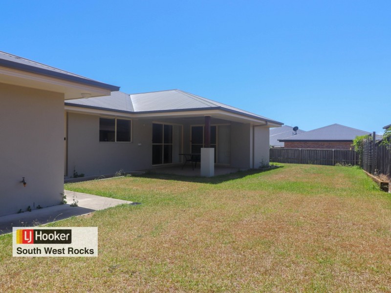 8 Rosedale Avenue, South West Rocks NSW 2431