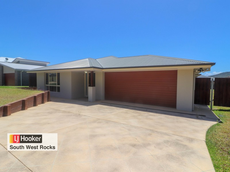 8 Rosedale Avenue, South West Rocks NSW 2431