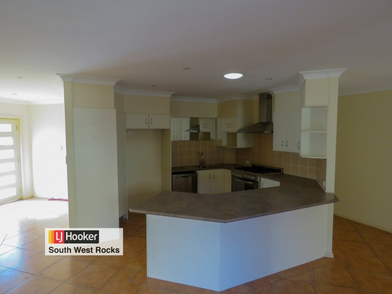 28 Currawong Cr, South West Rocks NSW 2431