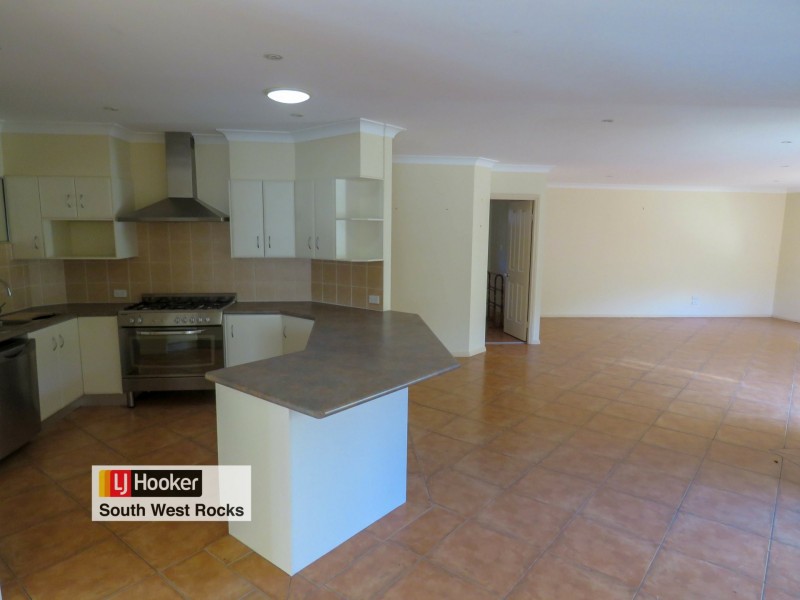 28 Currawong Cr, South West Rocks NSW 2431