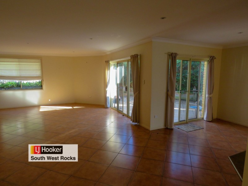 28 Currawong Cr, South West Rocks NSW 2431