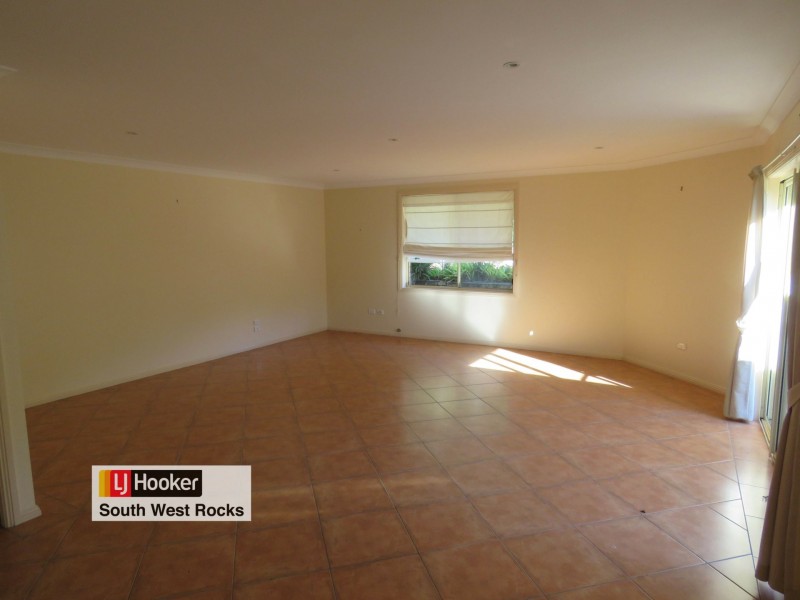 28 Currawong Cr, South West Rocks NSW 2431