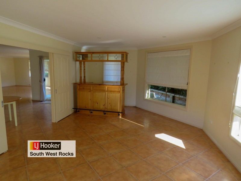 28 Currawong Cr, South West Rocks NSW 2431