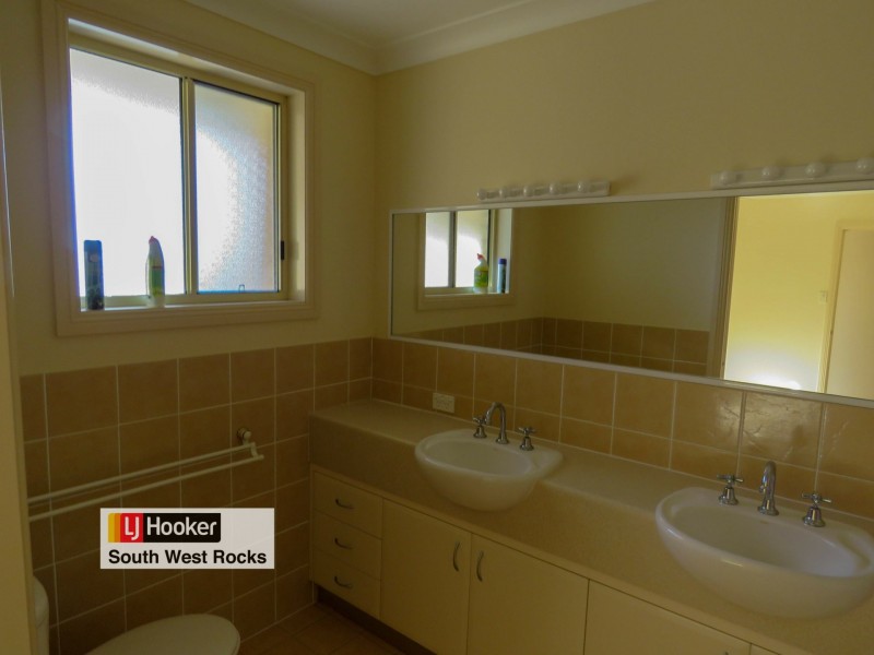 28 Currawong Cr, South West Rocks NSW 2431