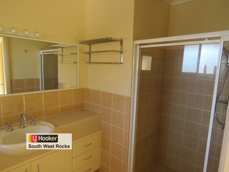 28 Currawong Cr, South West Rocks NSW 2431