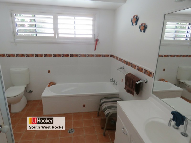 2 Salmon Circuit, South West Rocks NSW 2431
