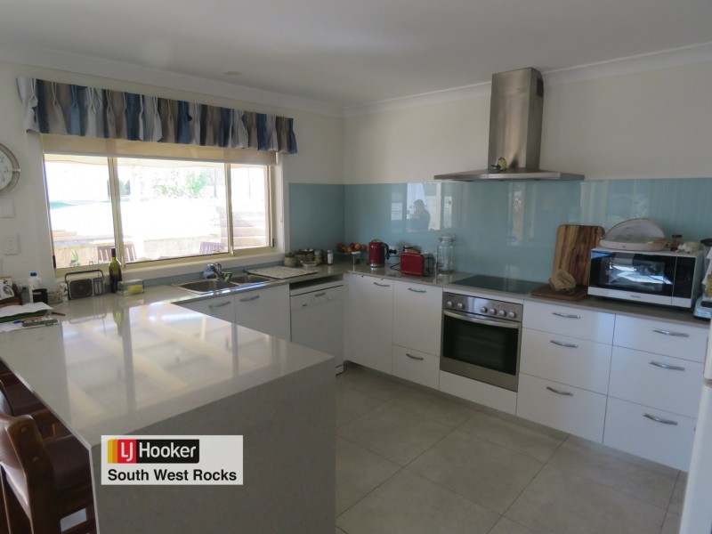 10 Palm Court, South West Rocks NSW 2431