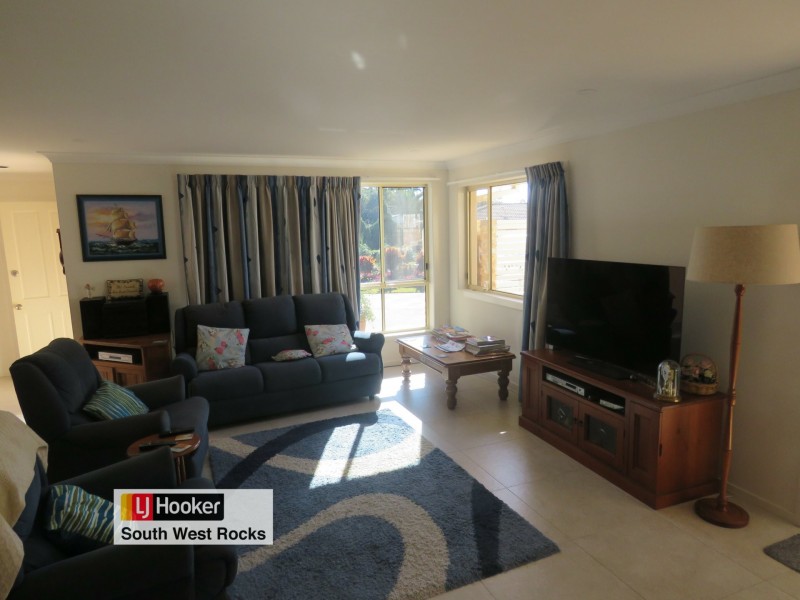 10 Palm Court, South West Rocks NSW 2431