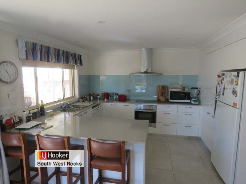 10 Palm Court, South West Rocks NSW 2431