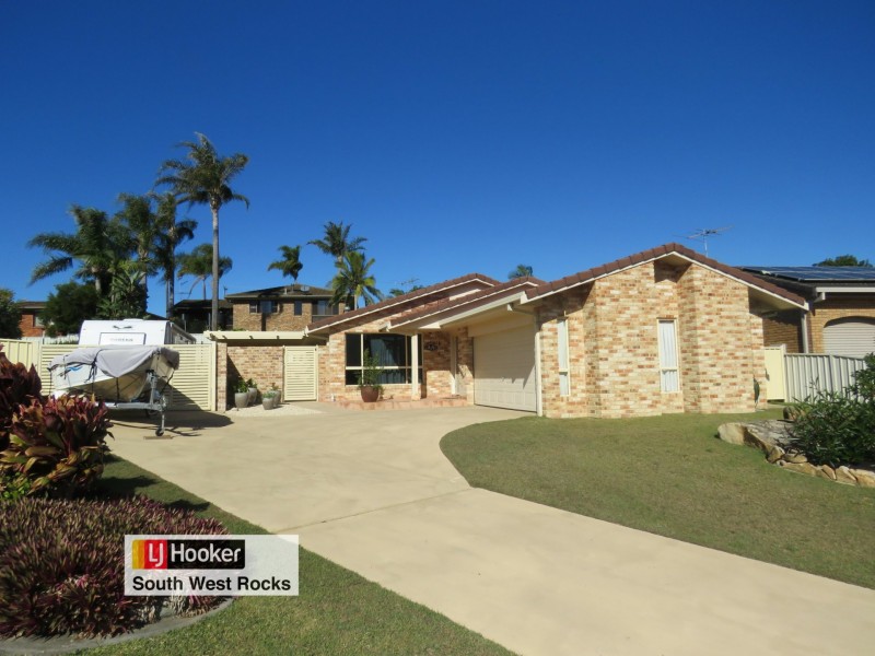 10 Palm Court, South West Rocks NSW 2431