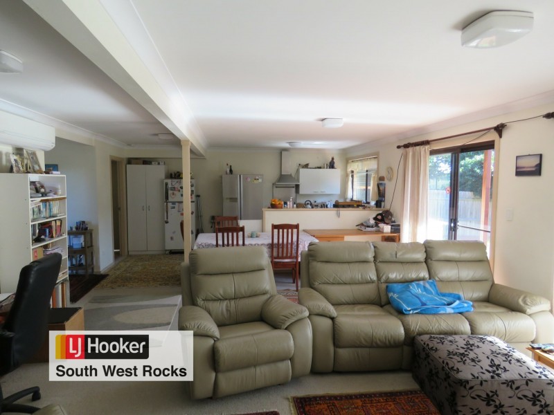 22 Emanuel Crescent, South West Rocks NSW 2431