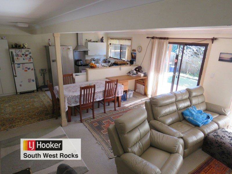 22 Emanuel Crescent, South West Rocks NSW 2431