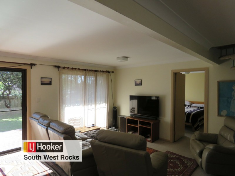 22 Emanuel Crescent, South West Rocks NSW 2431
