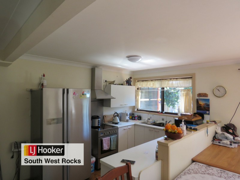 22 Emanuel Crescent, South West Rocks NSW 2431