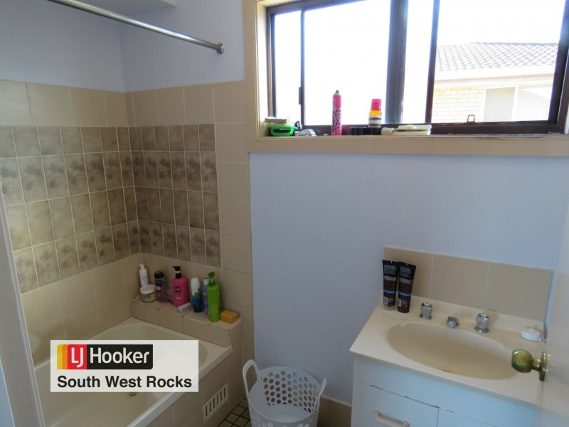 22 Emanuel Crescent, South West Rocks NSW 2431