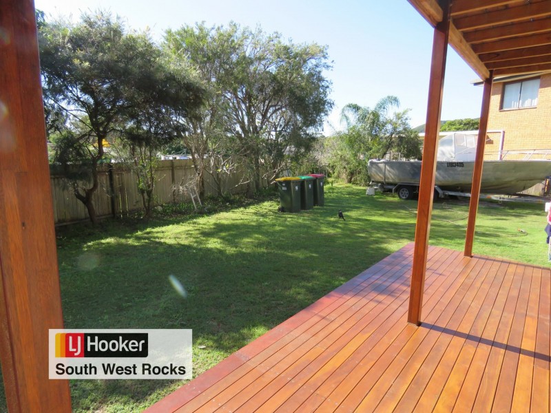 22 Emanuel Crescent, South West Rocks NSW 2431