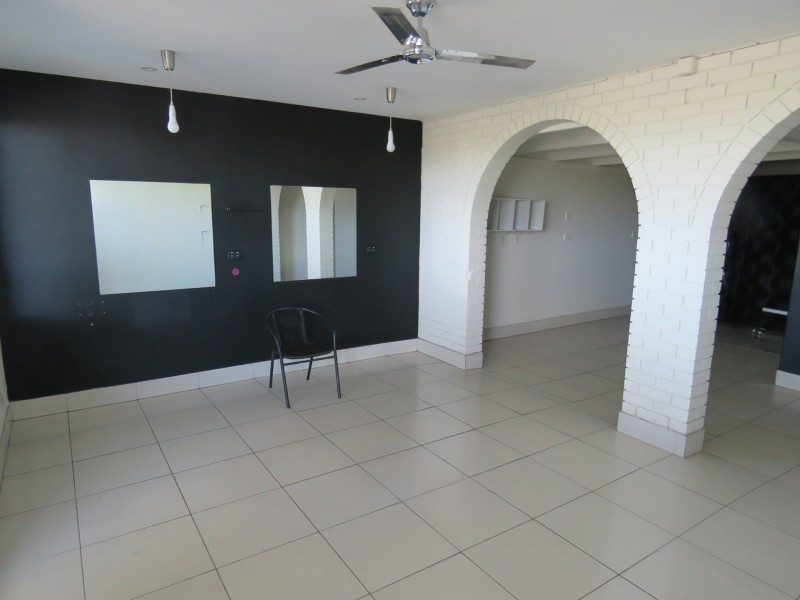 Shop 2/68-72 Barnard Street, Gladstone NSW 2440