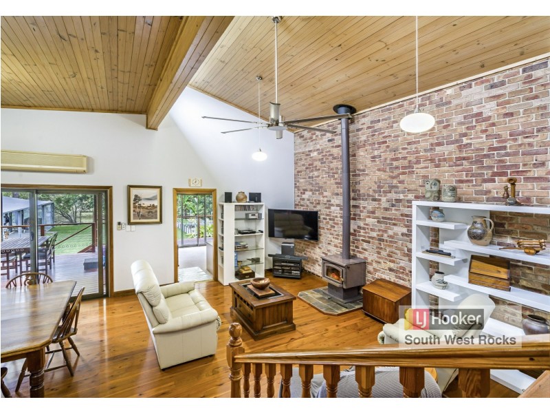 9 Hat Head Road, Kinchela NSW 2440