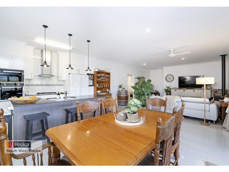 20 Waianbar Avenue, South West Rocks NSW 2431