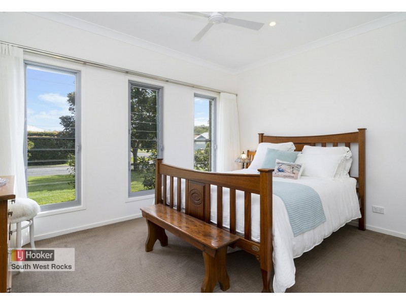 20 Waianbar Avenue, South West Rocks NSW 2431