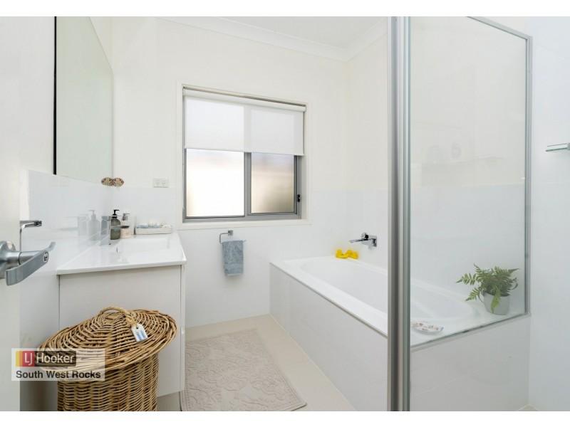 20 Waianbar Avenue, South West Rocks NSW 2431