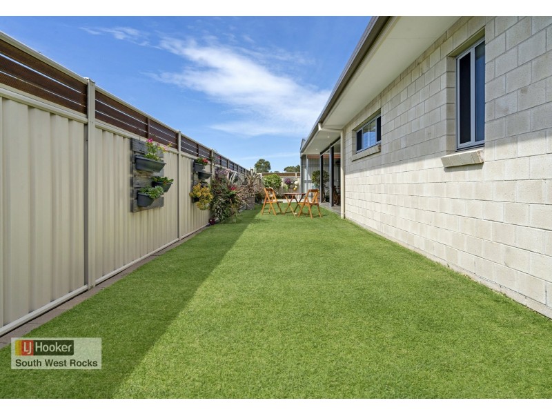 20 Waianbar Avenue, South West Rocks NSW 2431