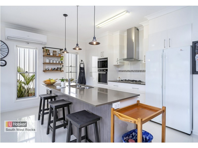 20 Waianbar Avenue, South West Rocks NSW 2431