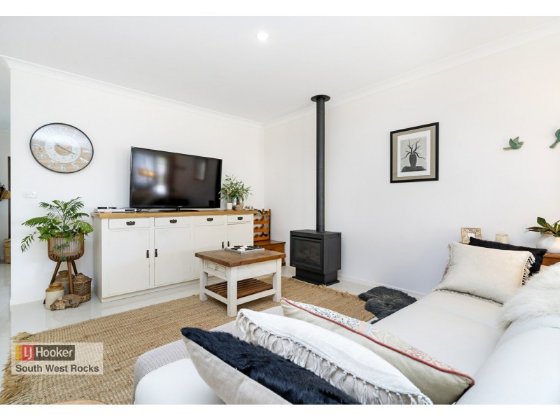 20 Waianbar Avenue, South West Rocks NSW 2431