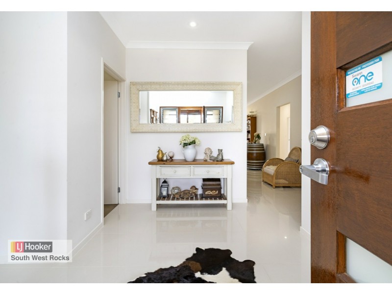 20 Waianbar Avenue, South West Rocks NSW 2431