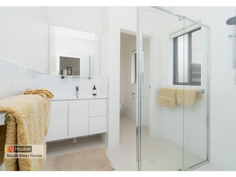 20 Waianbar Avenue, South West Rocks NSW 2431