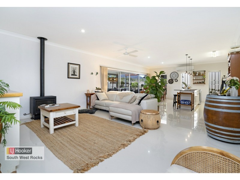 20 Waianbar Avenue, South West Rocks NSW 2431