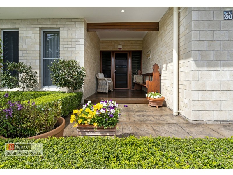 20 Waianbar Avenue, South West Rocks NSW 2431