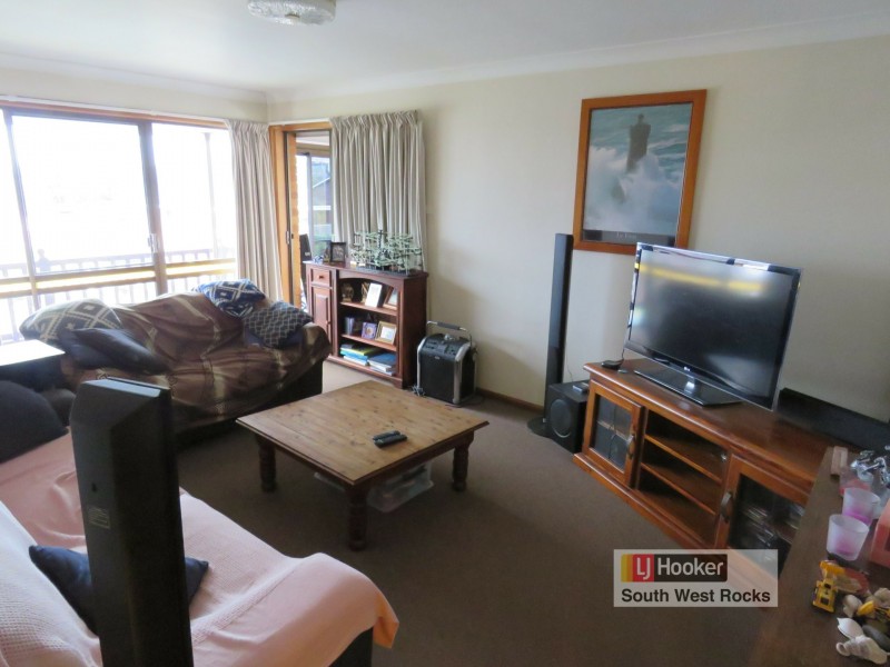 9 Emmanuel Crescent, South West Rocks NSW 2431