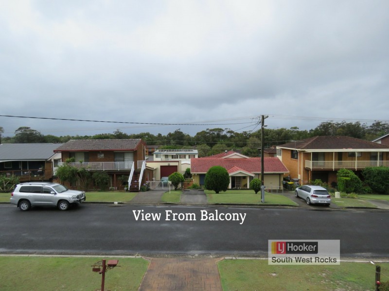 9 Emmanuel Crescent, South West Rocks NSW 2431