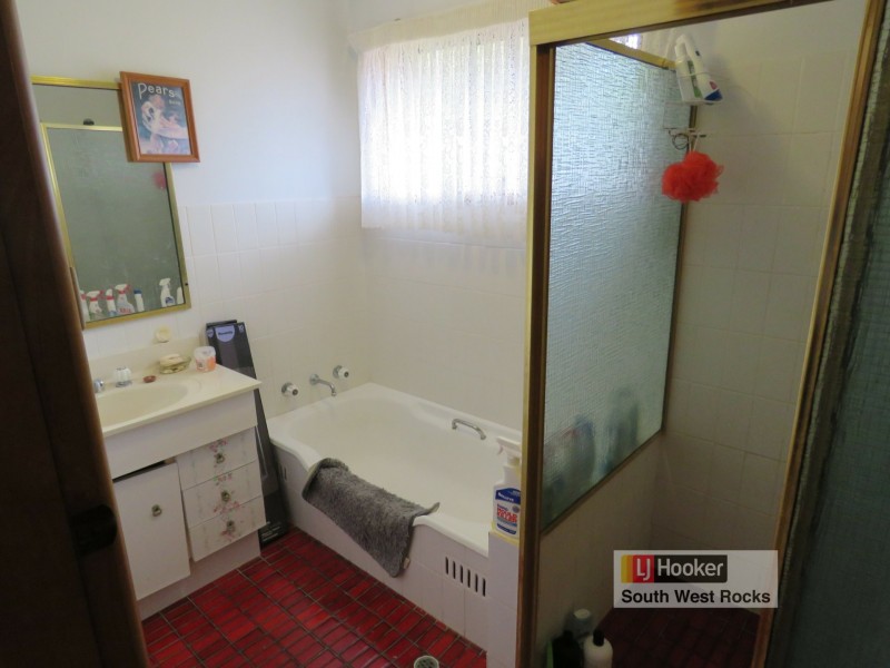 9 Emmanuel Crescent, South West Rocks NSW 2431