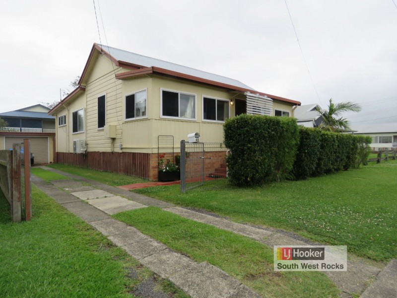 42 Belmore Street, Smithtown NSW 2440
