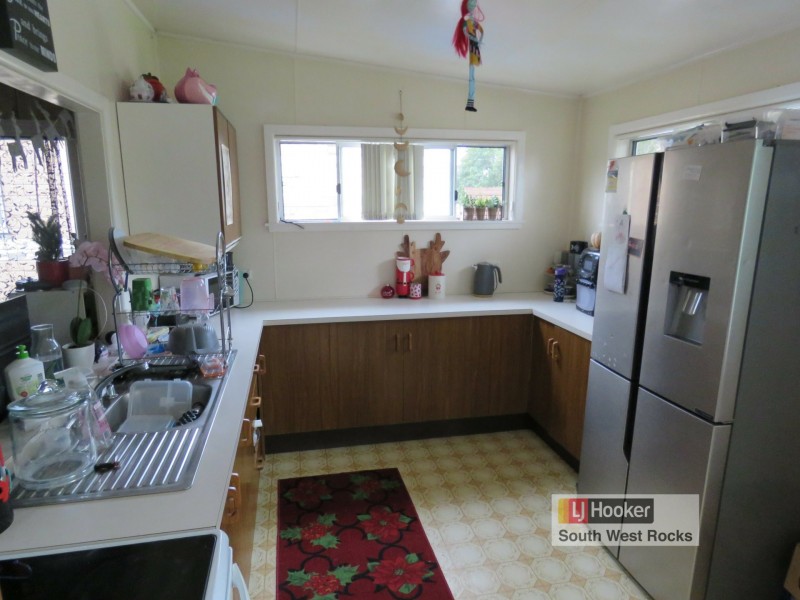 42 Belmore Street, Smithtown NSW 2440