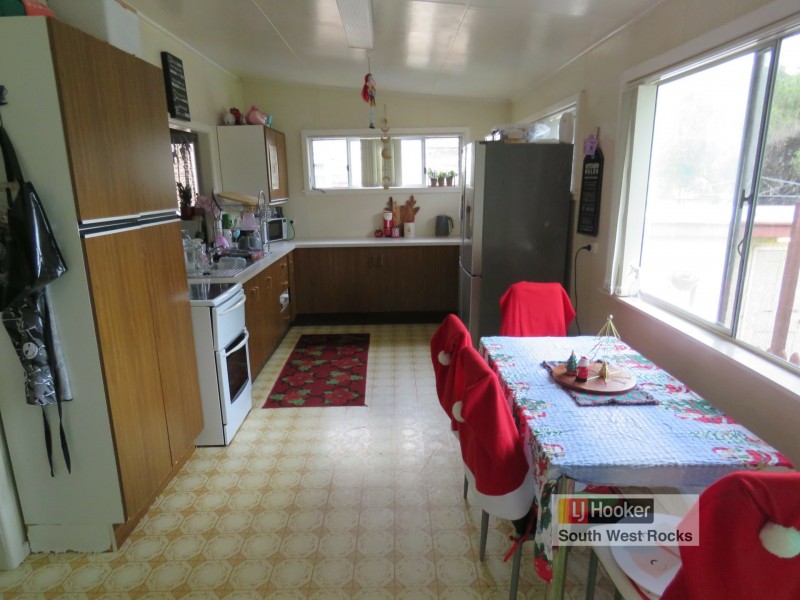 42 Belmore Street, Smithtown NSW 2440