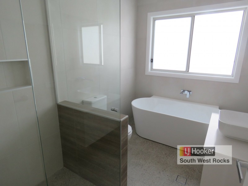 19 Kalang Avenue, South West Rocks NSW 2431