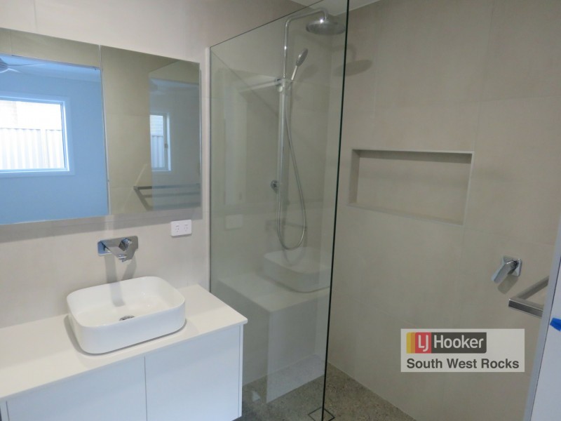 19 Kalang Avenue, South West Rocks NSW 2431