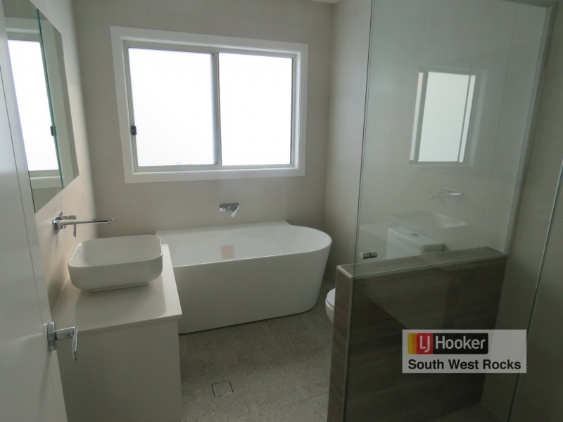 17 Kalang Avenue, South West Rocks NSW 2431