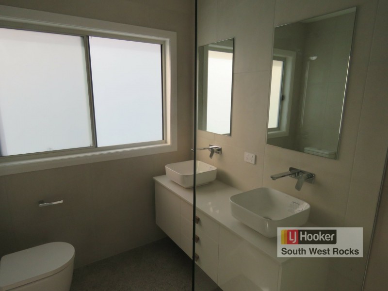 17 Kalang Avenue, South West Rocks NSW 2431