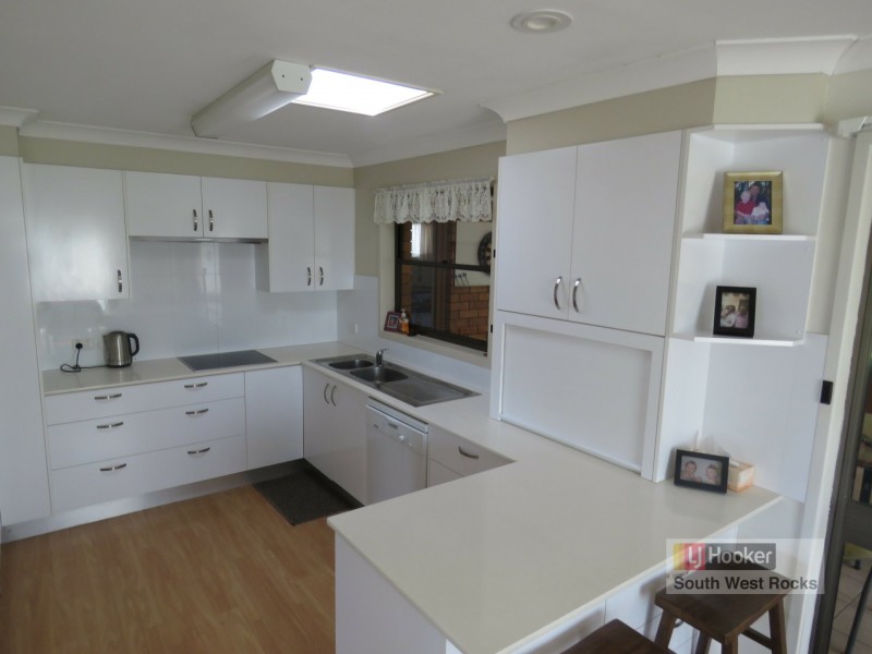 8 Kevin Hogan Place, South West Rocks NSW 2431