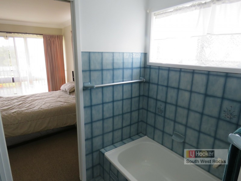 8 Kevin Hogan Place, South West Rocks NSW 2431