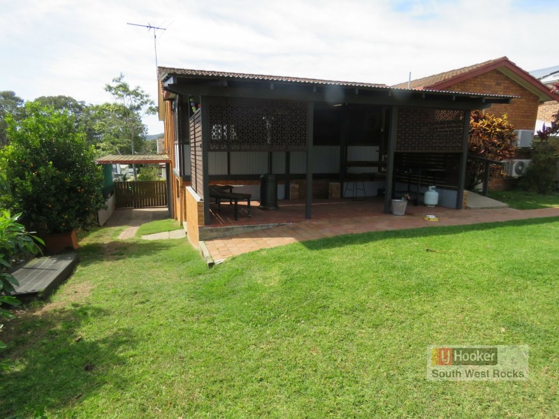 8 Kevin Hogan Place, South West Rocks NSW 2431