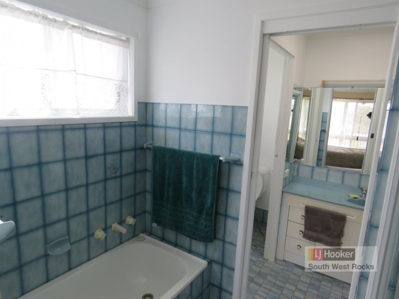 8 Kevin Hogan Place, South West Rocks NSW 2431